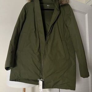 Uniqlo Women’s hybrid down coat, olive